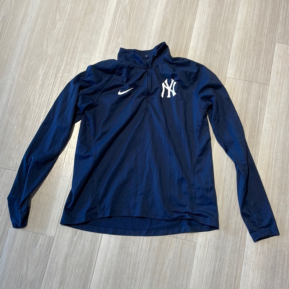 New York Yankees Nike Women’s Quarter Zip- size L